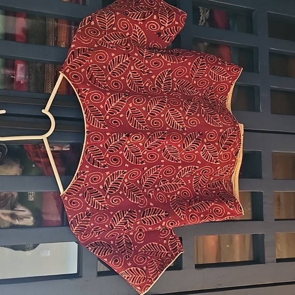 bohobazaar Tops - Crop top with Blockprint